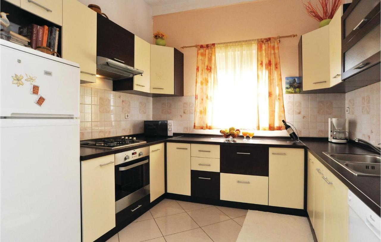 Beautiful Apartment In Maslenica With Kitchen Exterior foto