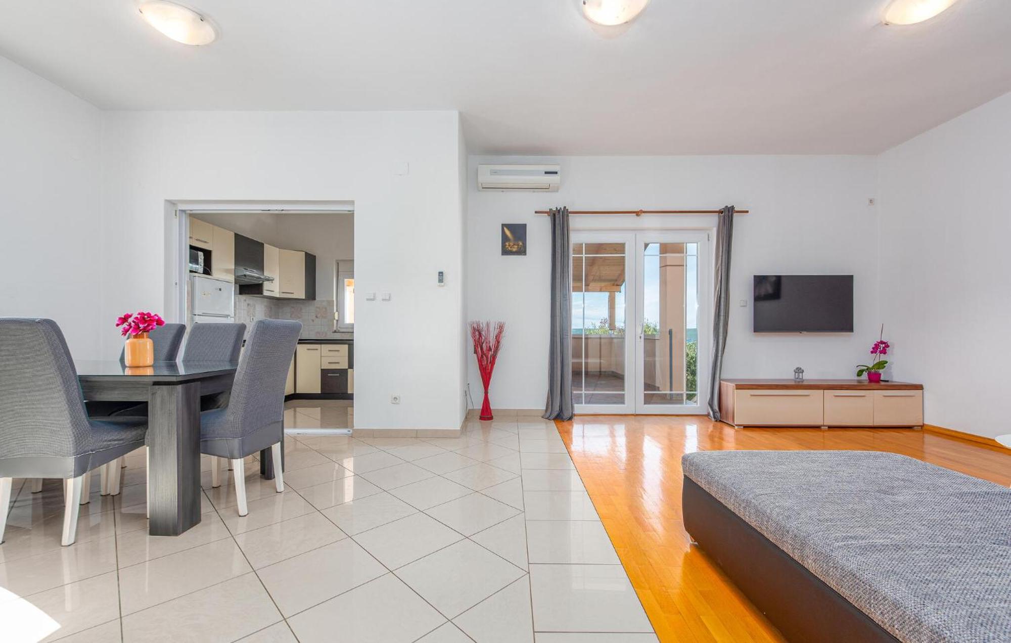 Beautiful Apartment In Maslenica With Kitchen Exterior foto
